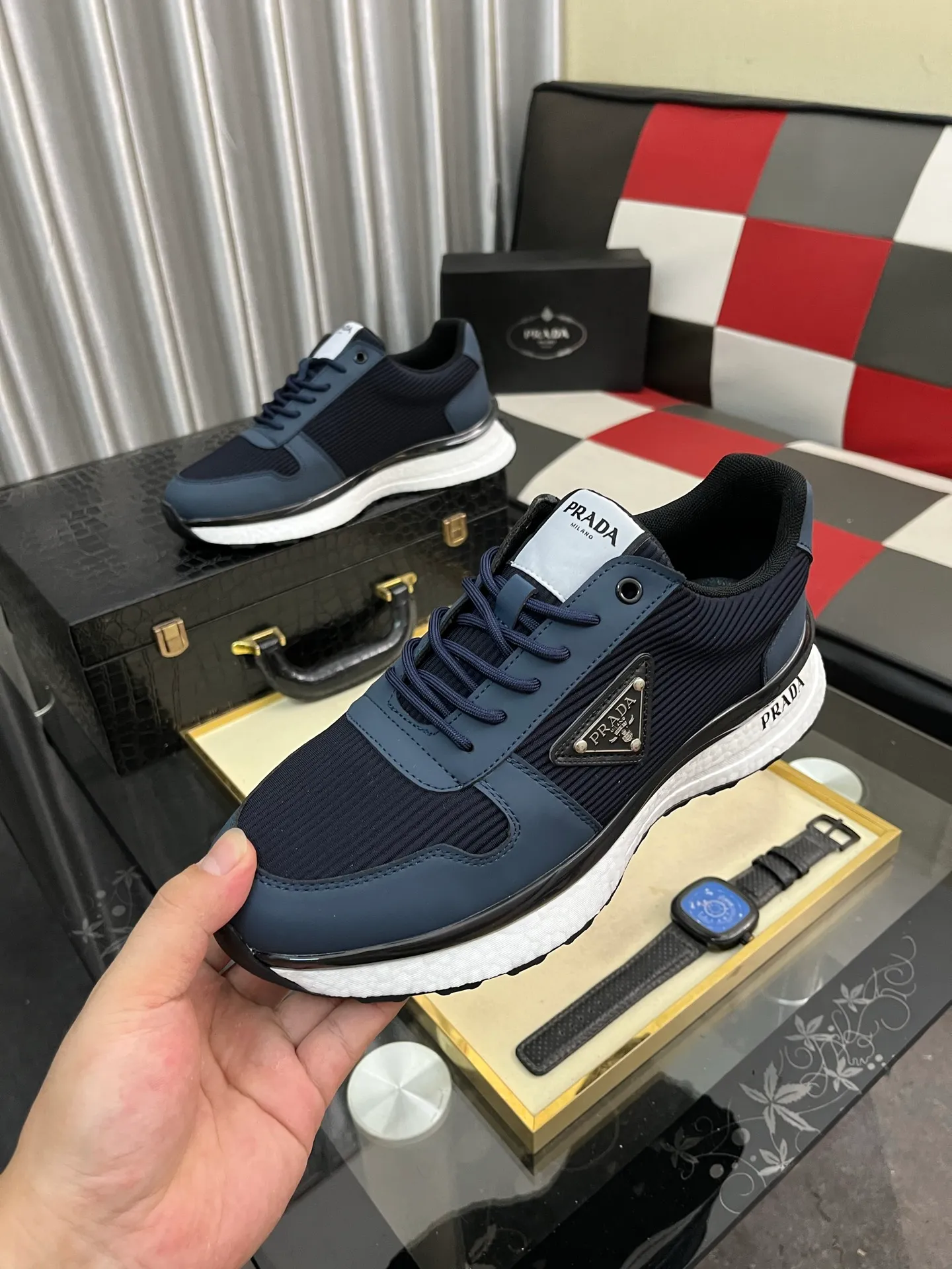 Men's Men's Shoes 💰458⌚️⌚️ Prada/Prada Men's new casual shoes, this sports shoe is made of imported calfskin upper with breathable mesh and breathable mesh lining. The foot pads are made of sheepskin, and the outsole is made of non-slip sports exclusive rubber outsole with logo. It feels good on the feet and is a fashionable item! Size: 38-44 4️⃣colors available